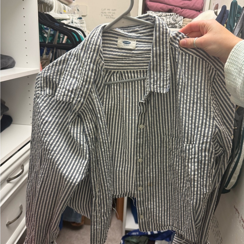 Cropped Striped Button-Up Shirt - Picture 2 of 3